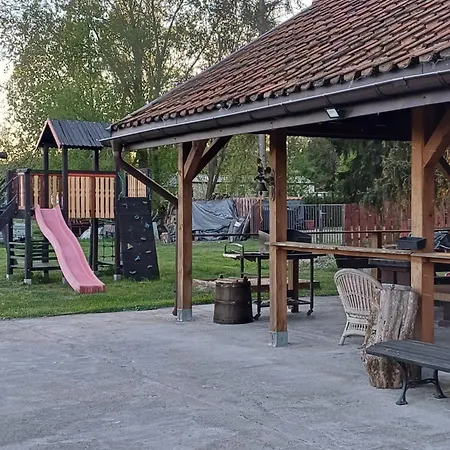 Gosciniec Twoje Mazury Nad Jeziorem Sniardwy Tuz Obok Plazy 住宿加早餐酒店 4*